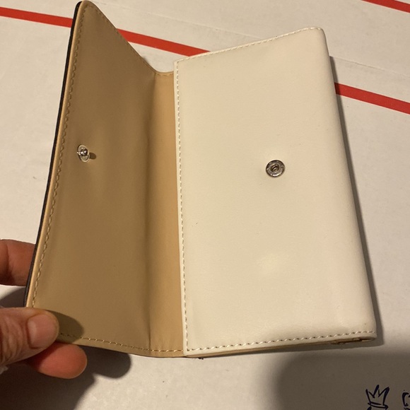 Authentic Guess Tulsa Wallet Color Red - Picture 5 of 8